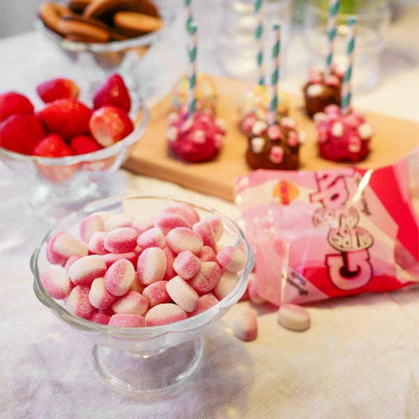 Showcase - BUBS Godis: Sour Strawberry Vanilla Goody Ovals (90g)